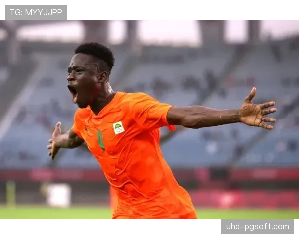 沃尔夫斯堡老将克鲁泽赛后独自加练任意球,神情专注 沃尔夫斯堡老将克鲁泽赛后独自加练任意球,神情专注